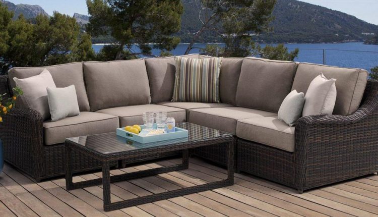 Purchasing Outdoor Furniture